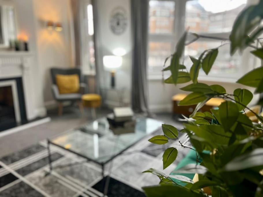 Meadows Court -wyndale- Central Mansion Style 3br Apartment Birmingham