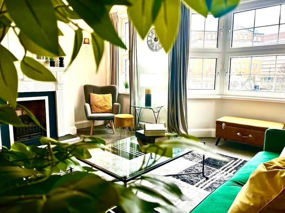 Meadows Court -wyndale- Central Mansion Style 3br Birmingham