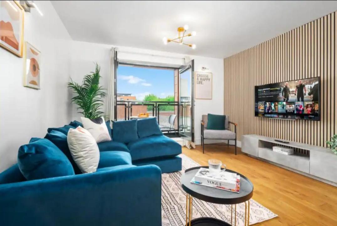 Apartment Luxe Centre - 2 Bedroom - Secure Parking - Balcony - Rated -11a