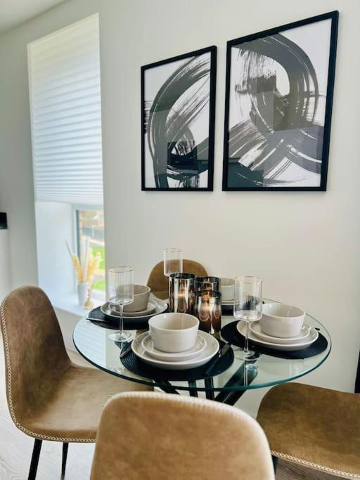 Apartment Hessian Lounge -wyndale- 2br W/parking Birmingham