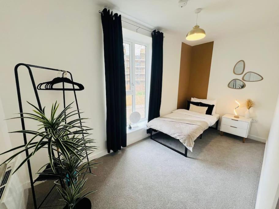 Hessian Lounge -wyndale- 2br W/parking Apartment Birmingham