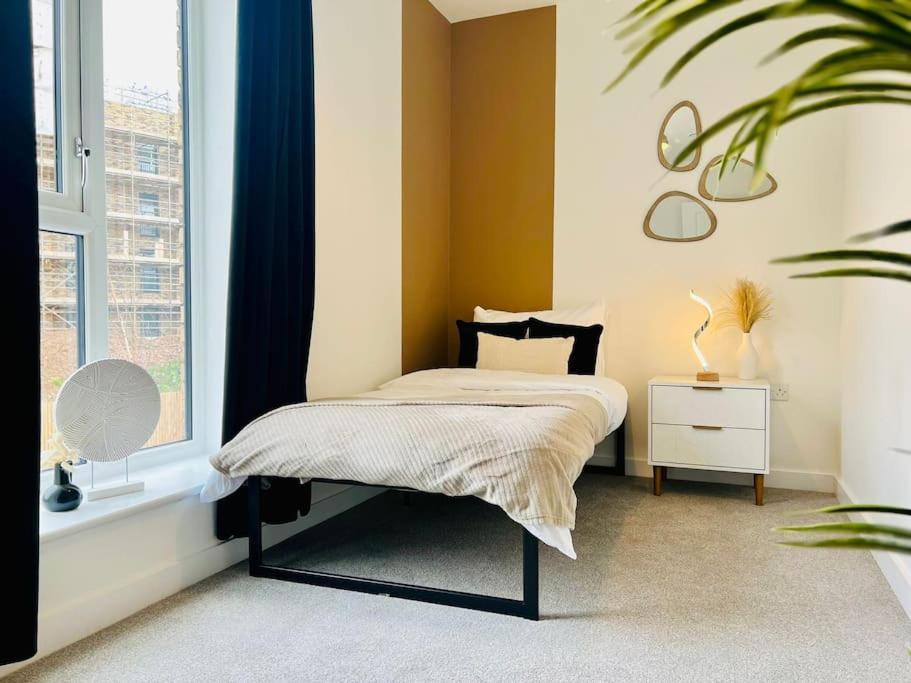 Hessian Lounge -wyndale- 2br W/parking Apartment Birmingham