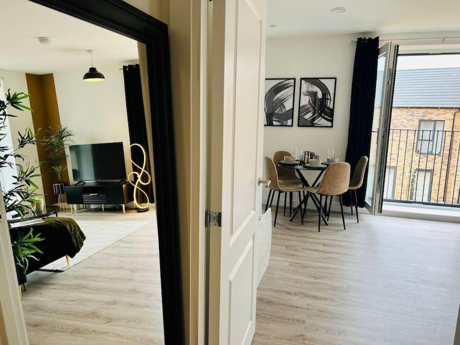 Apartment Hessian Lounge -wyndale- 2br W/parking