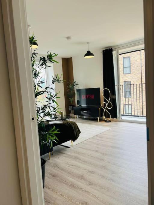 Hessian Lounge -wyndale- 2br W/parking Apartment Birmingham
