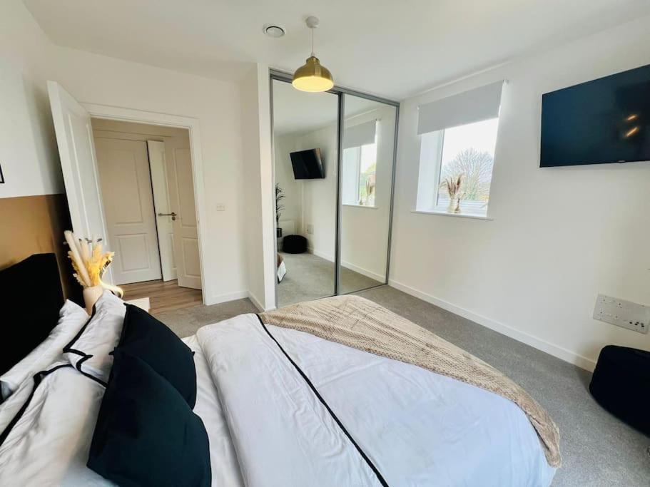 Hessian Lounge -wyndale- 2br W/parking * Birmingham