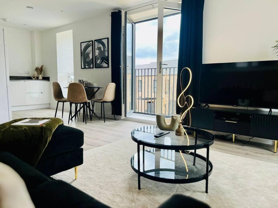 Apartment Hessian Lounge -wyndale- 2br W/parking