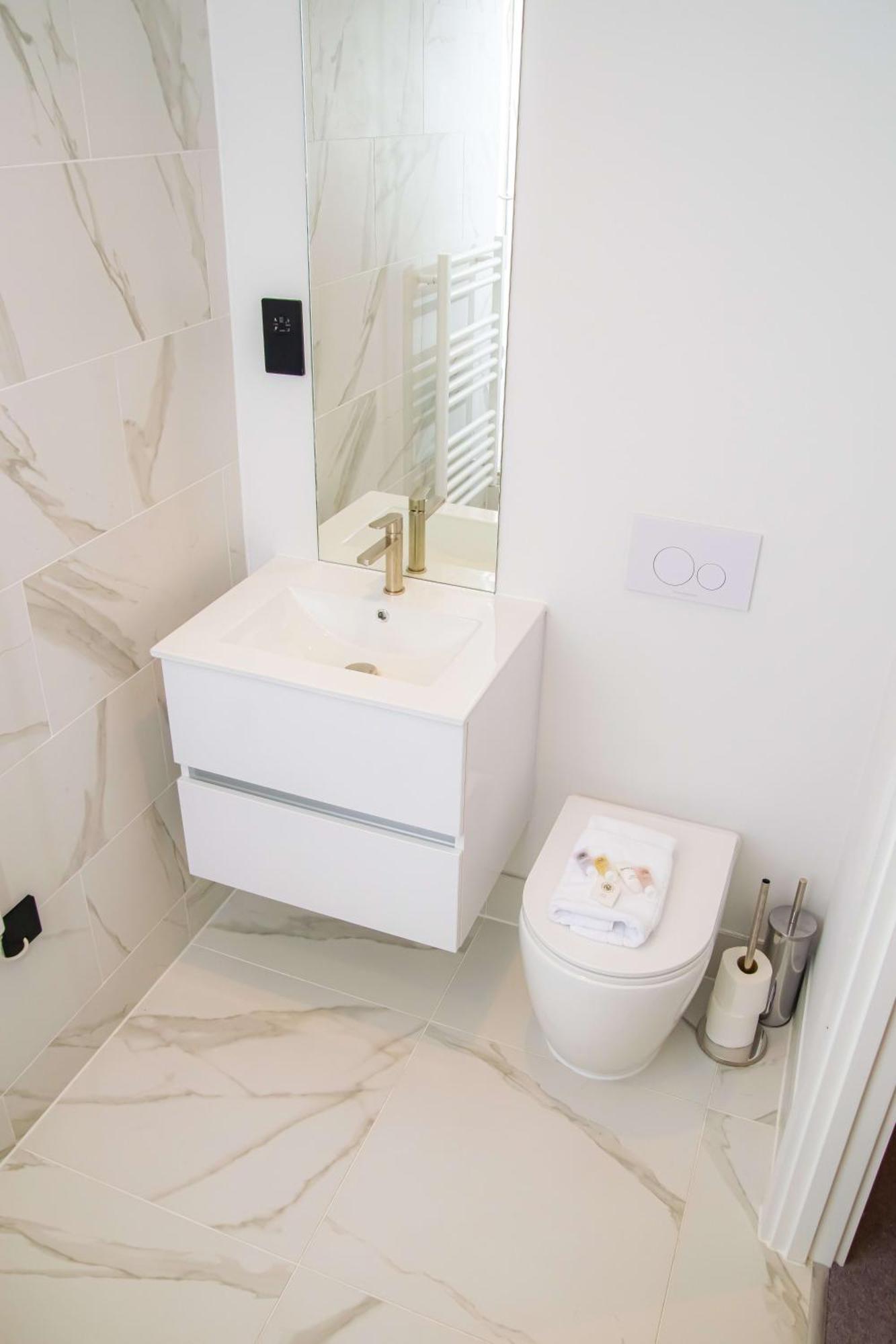 Stunning 2 Bed Apartment *