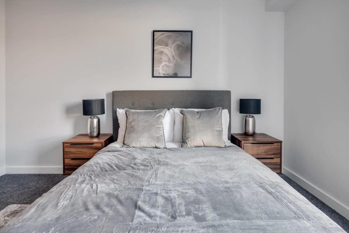 Smart 2 Bedroom Flat In The Heart Of Apartment