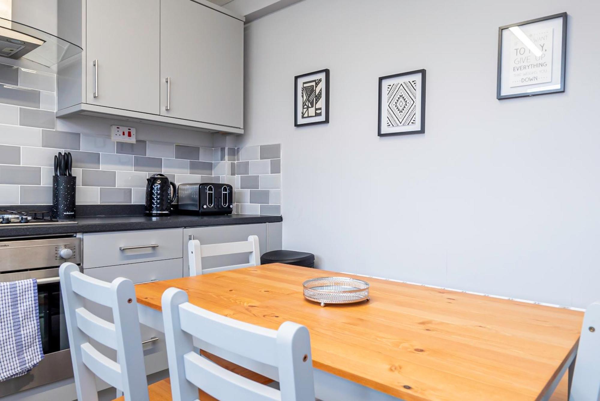 Holiday home Private Immaculate Contractor And Leisure With Large Driveway *