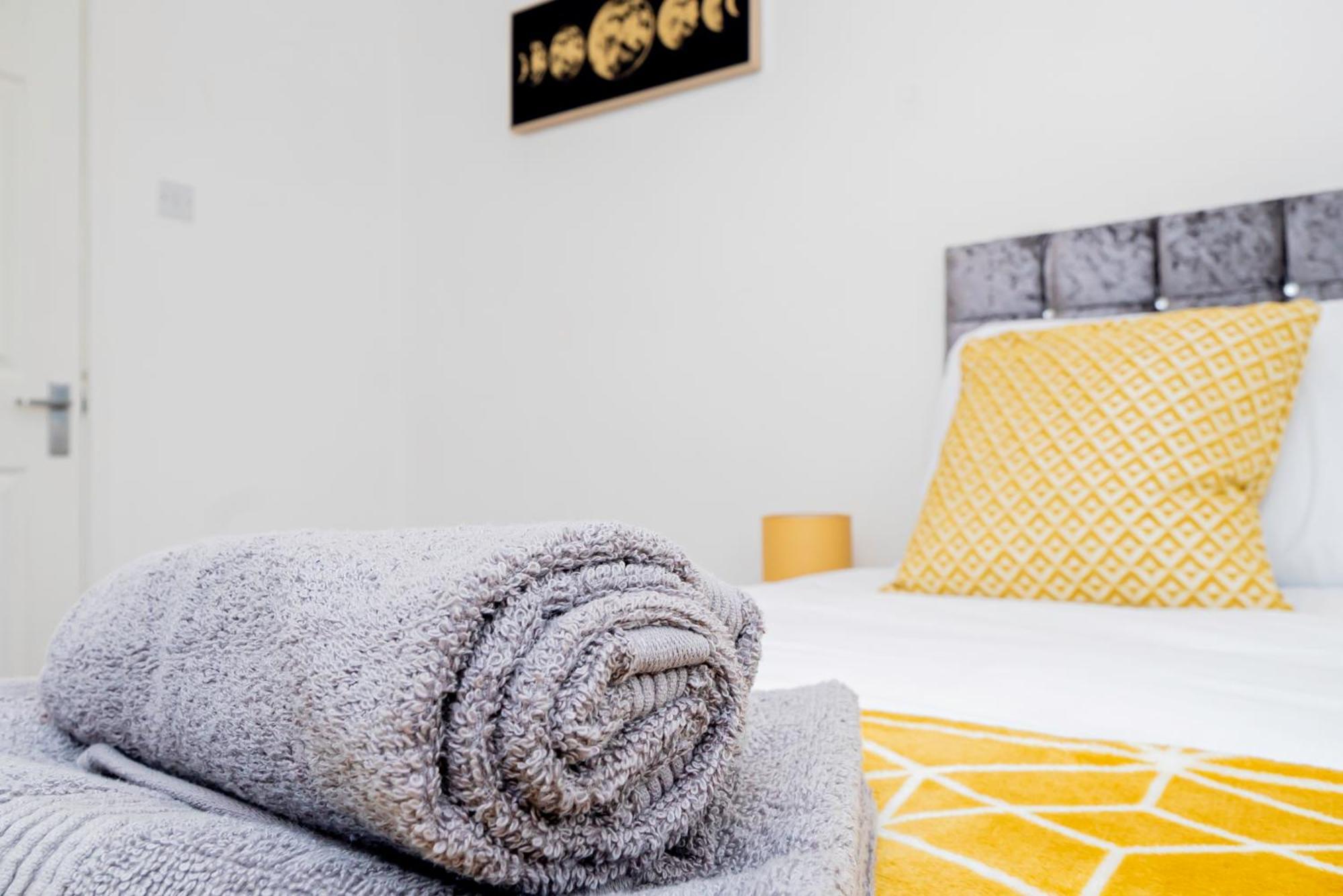 Private Immaculate Contractor And Leisure With Large Driveway Holiday home Birmingham