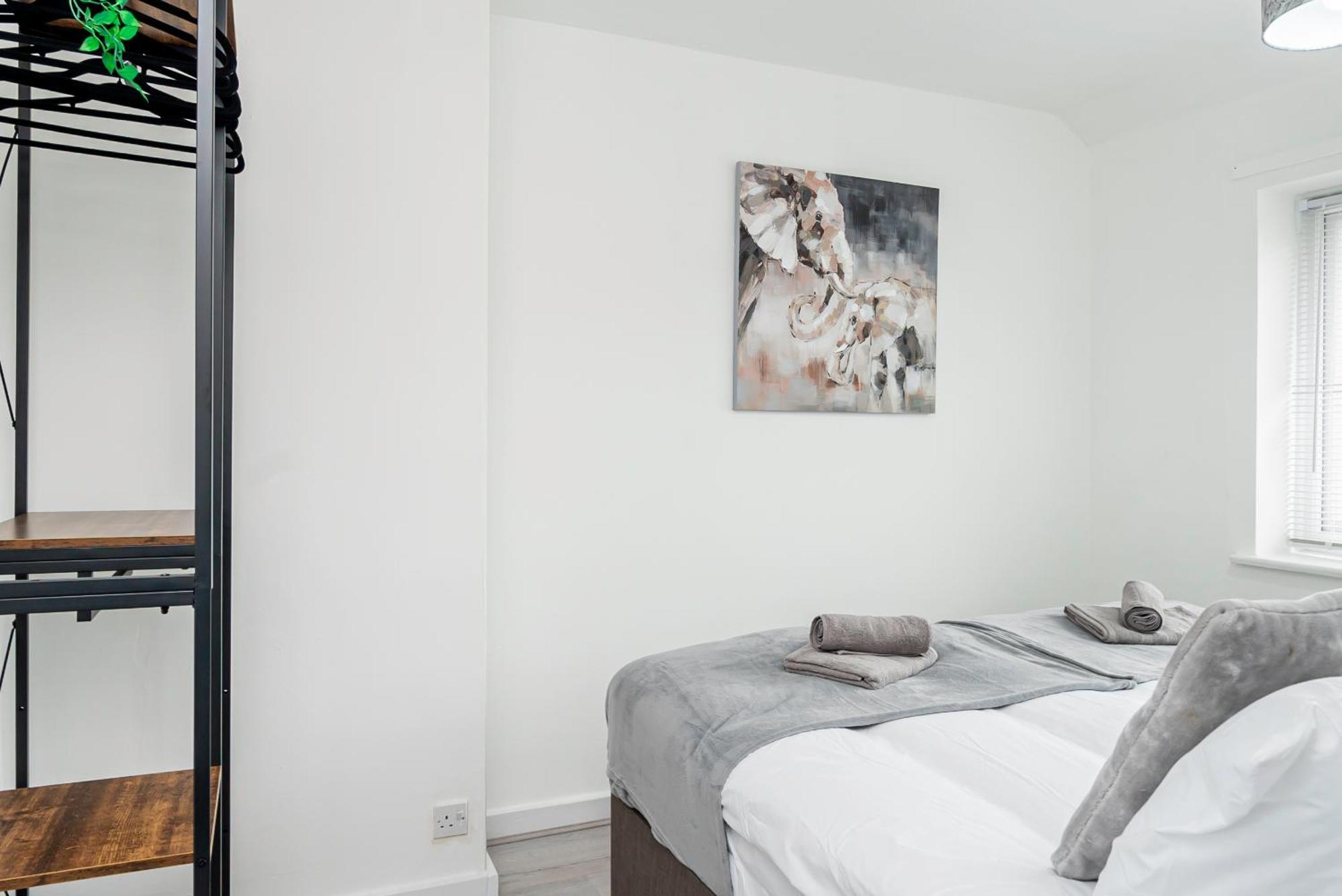 Private Immaculate Contractor And Leisure With Large Driveway Holiday home Birmingham