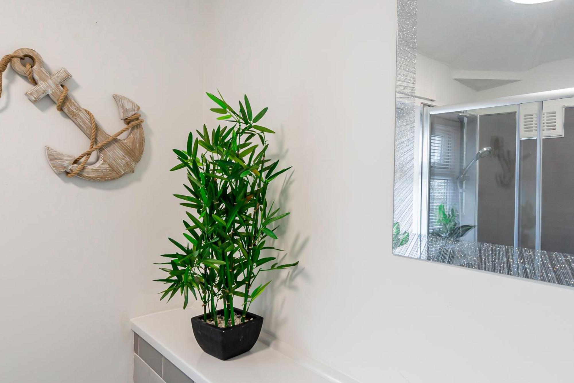 Private Immaculate Contractor And Leisure With Large Driveway