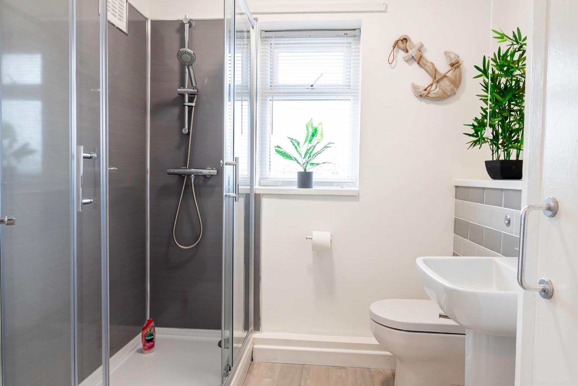 Private Immaculate Contractor And Leisure With Large Driveway Birmingham