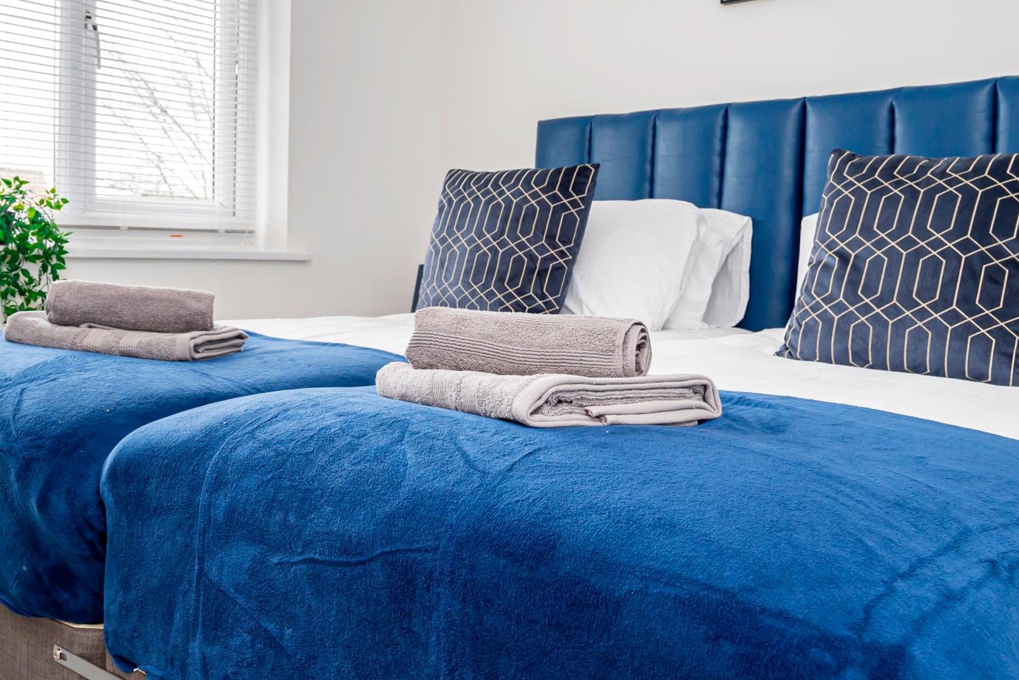 Private Immaculate Contractor And Leisure With Large Driveway Holiday home Birmingham