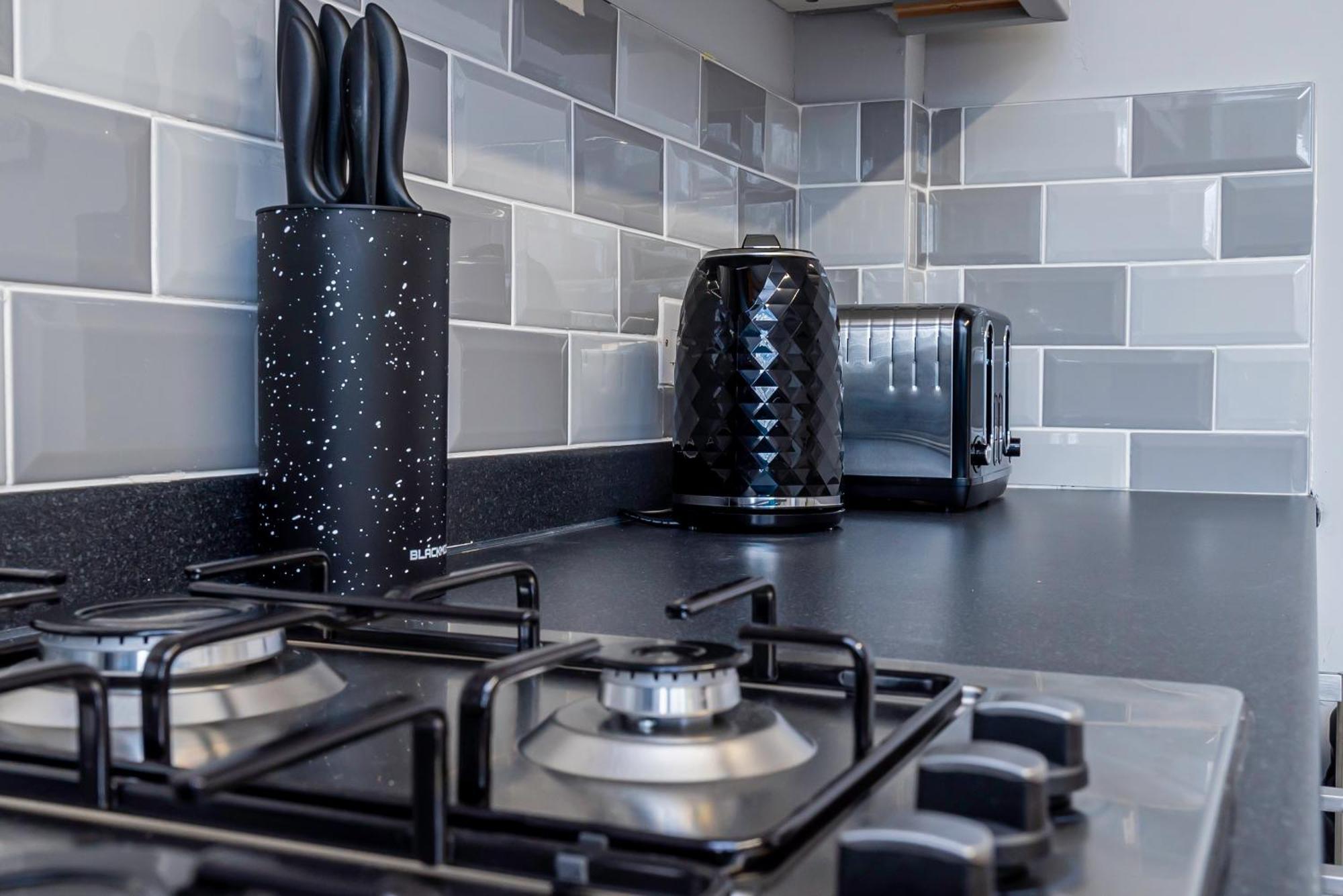 Private Immaculate Contractor And Leisure With Large Driveway Holiday home Birmingham