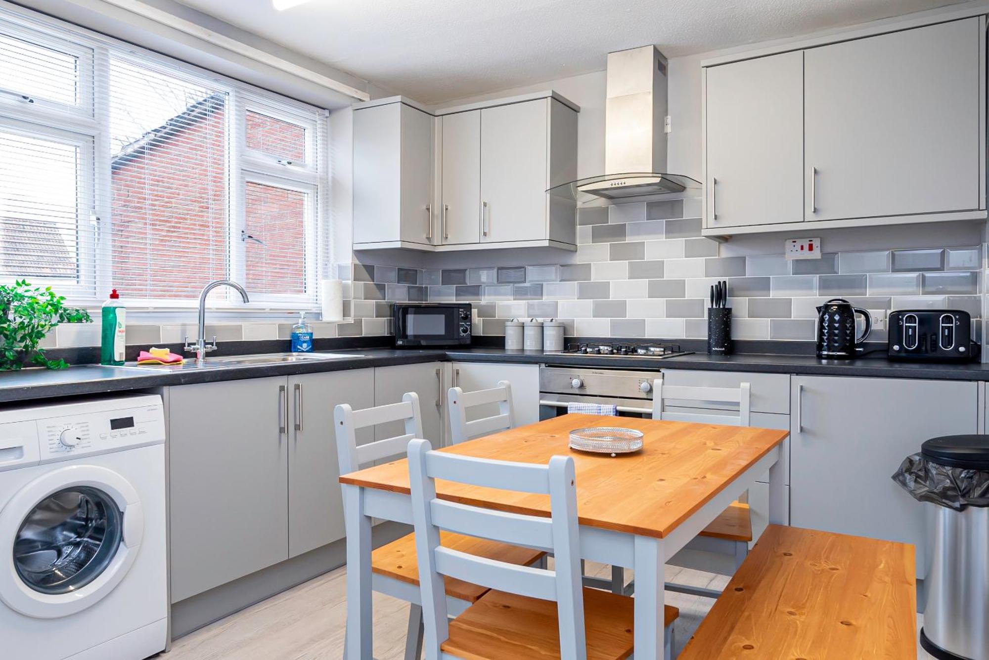 Private Immaculate Contractor And Leisure With Large Driveway Holiday home