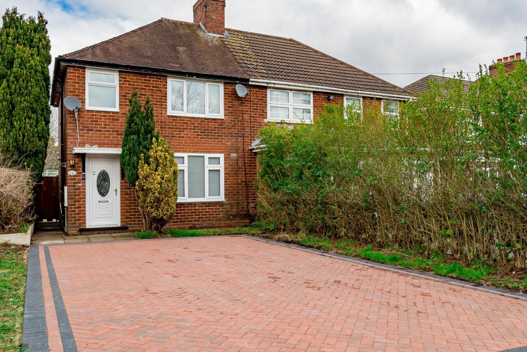Private Immaculate Contractor And Leisure With Large Driveway Birmingham