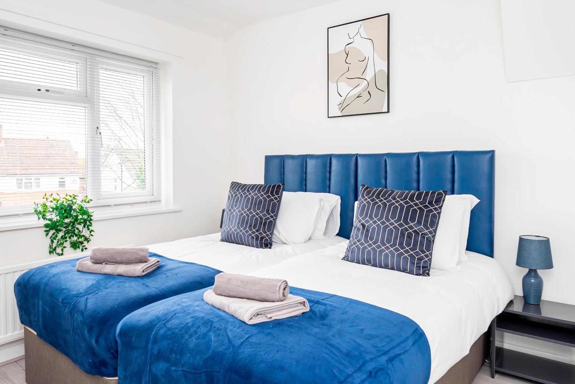 Private Immaculate Contractor And Leisure With Large Driveway Holiday home