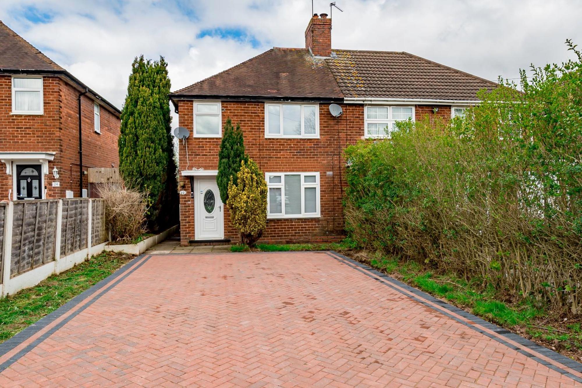 Private Immaculate Contractor And Leisure With Large Driveway Birmingham