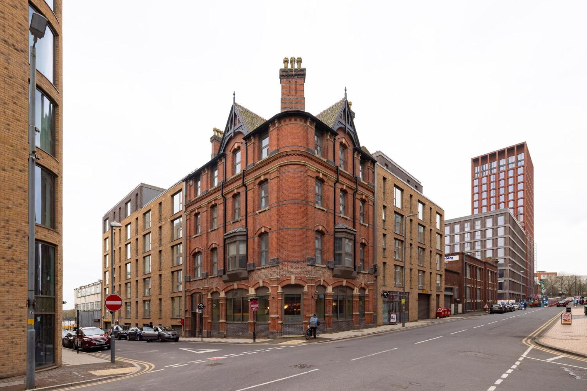 Apartment Charles Hope Centre
