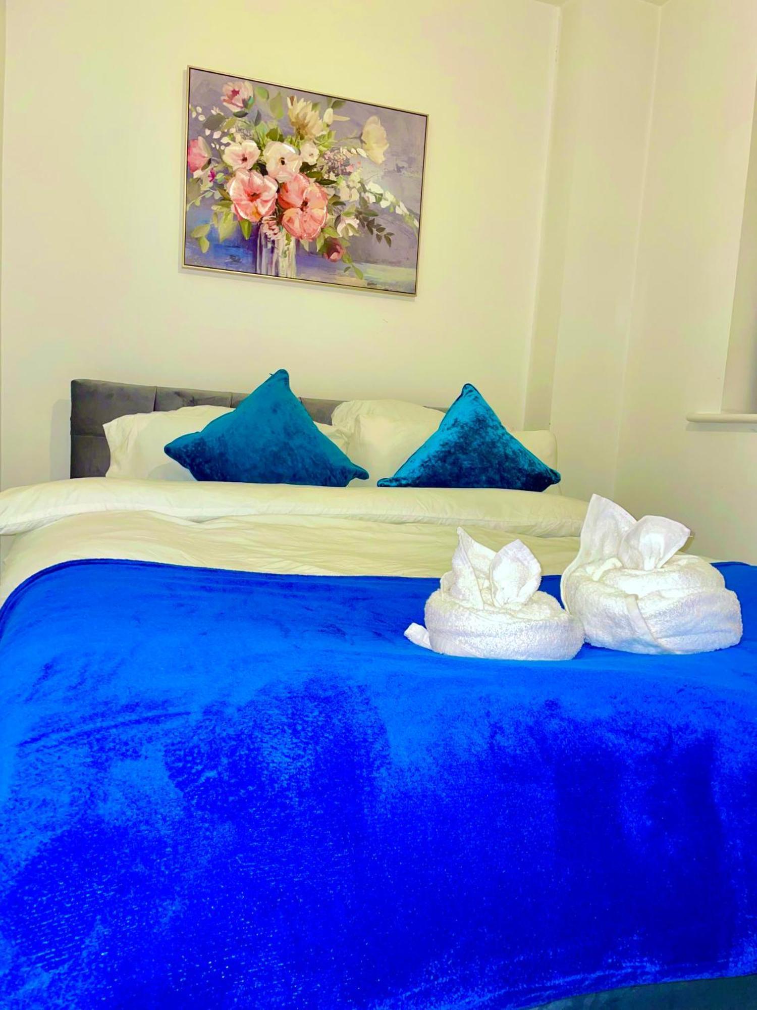 Apartment Centre- Long Stay, Homey 2 Bed Apartment- Contractors, Working Professionals, Families & Relocators *