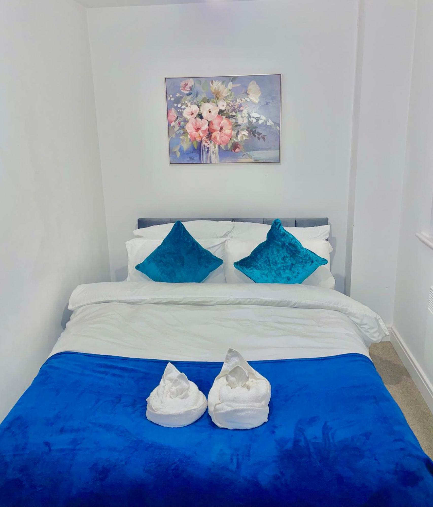 Centre- Long Stay, Homey 2 Bed Apartment- Contractors, Working Professionals, Families & Relocators * Birmingham