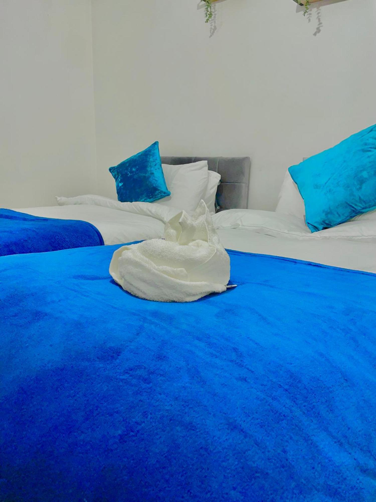 Centre- Long Stay, Homey 2 Bed Apartment- Contractors, Working Professionals, Families & Relocators *