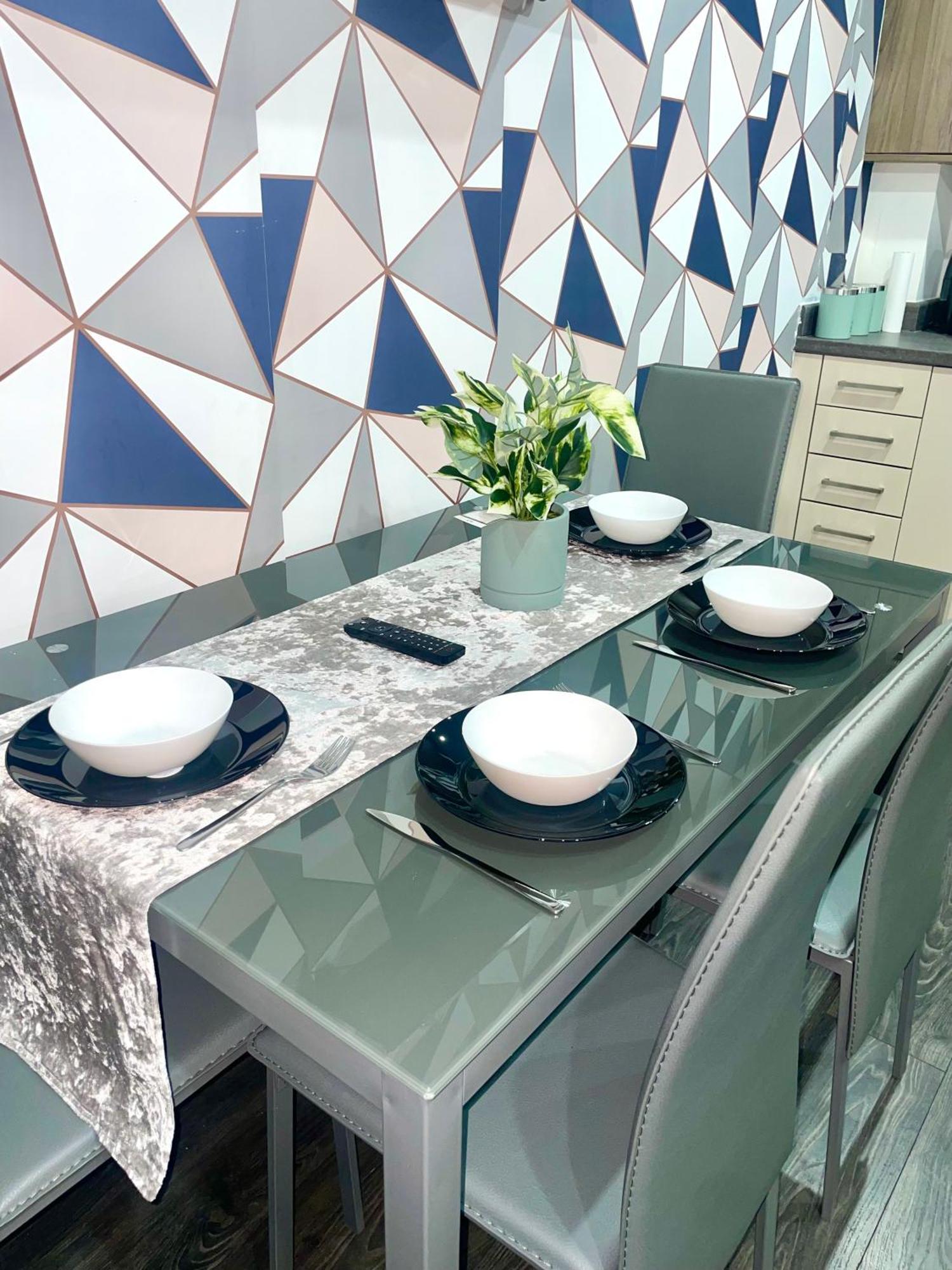 Centre- Long Stay, Homey 2 Bed Apartment- Contractors, Working Professionals, Families & Relocators Apartment Birmingham