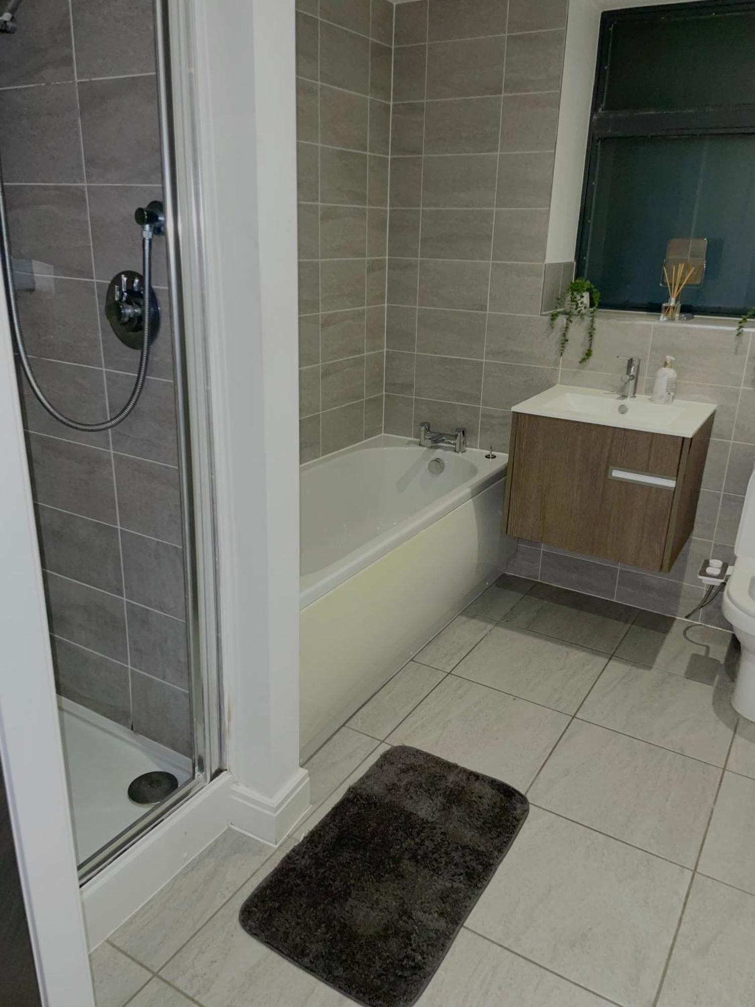 Centre- Long Stay, Homey 2 Bed Apartment- Contractors, Working Professionals, Families & Relocators * Birmingham