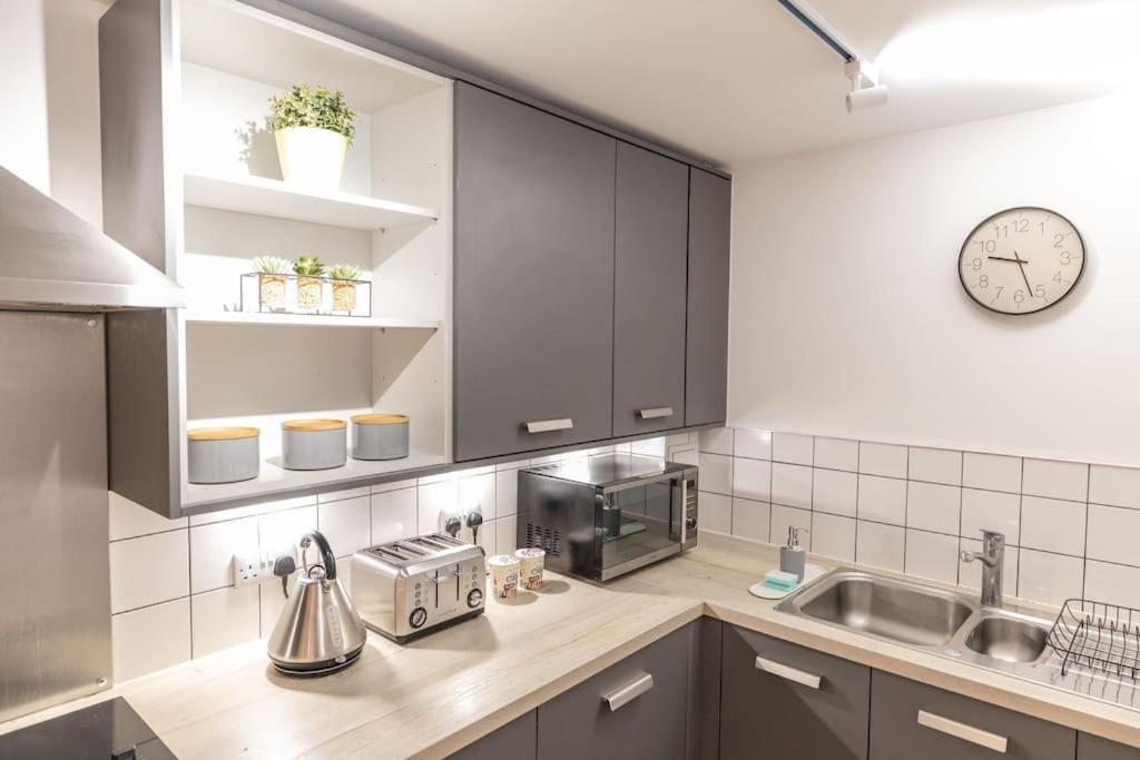 Chrome Homes - New 1 Bed Centre Wi-fi/smarttv * Birmingham