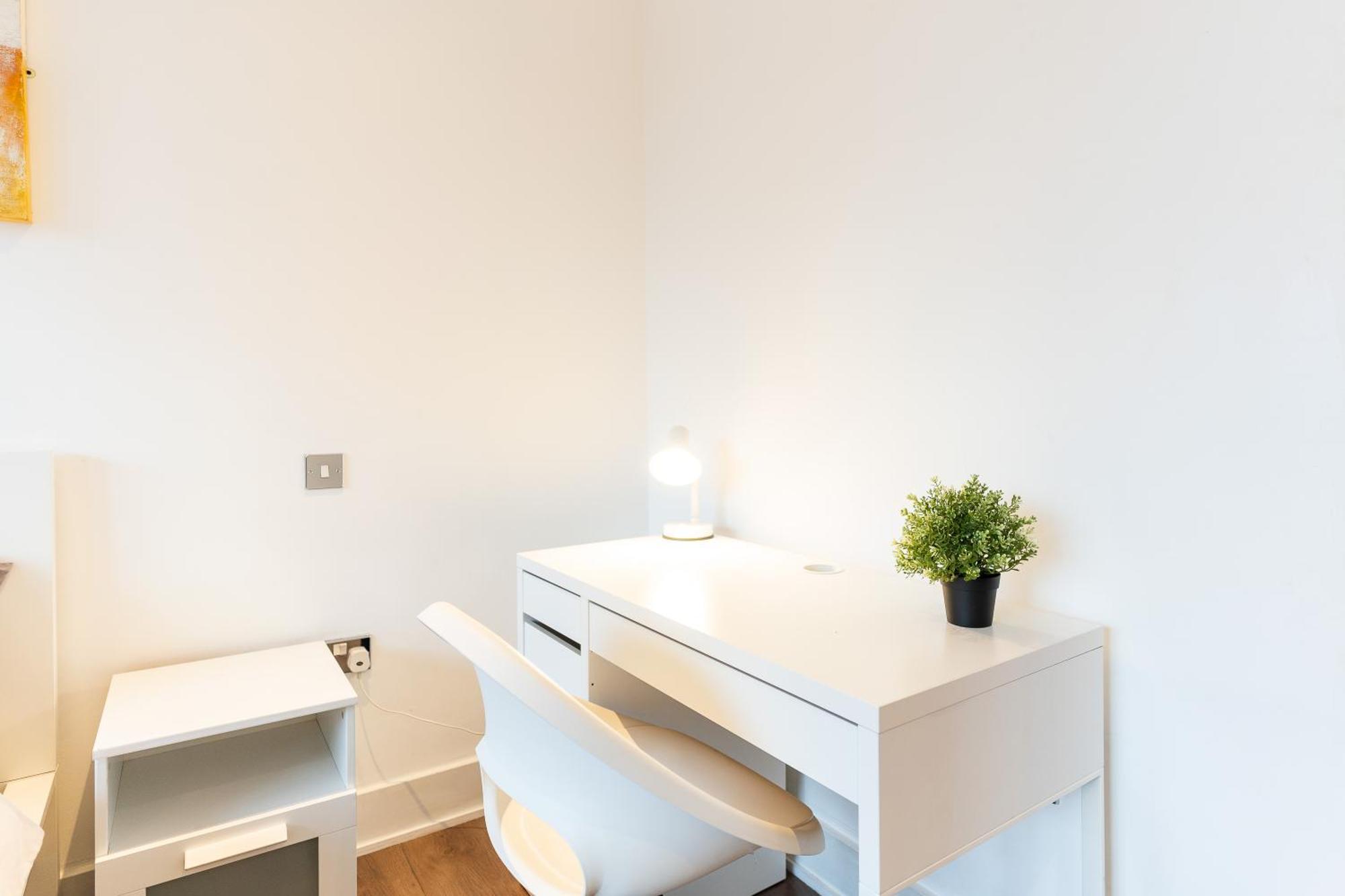 Bright With Balcony Apartment *