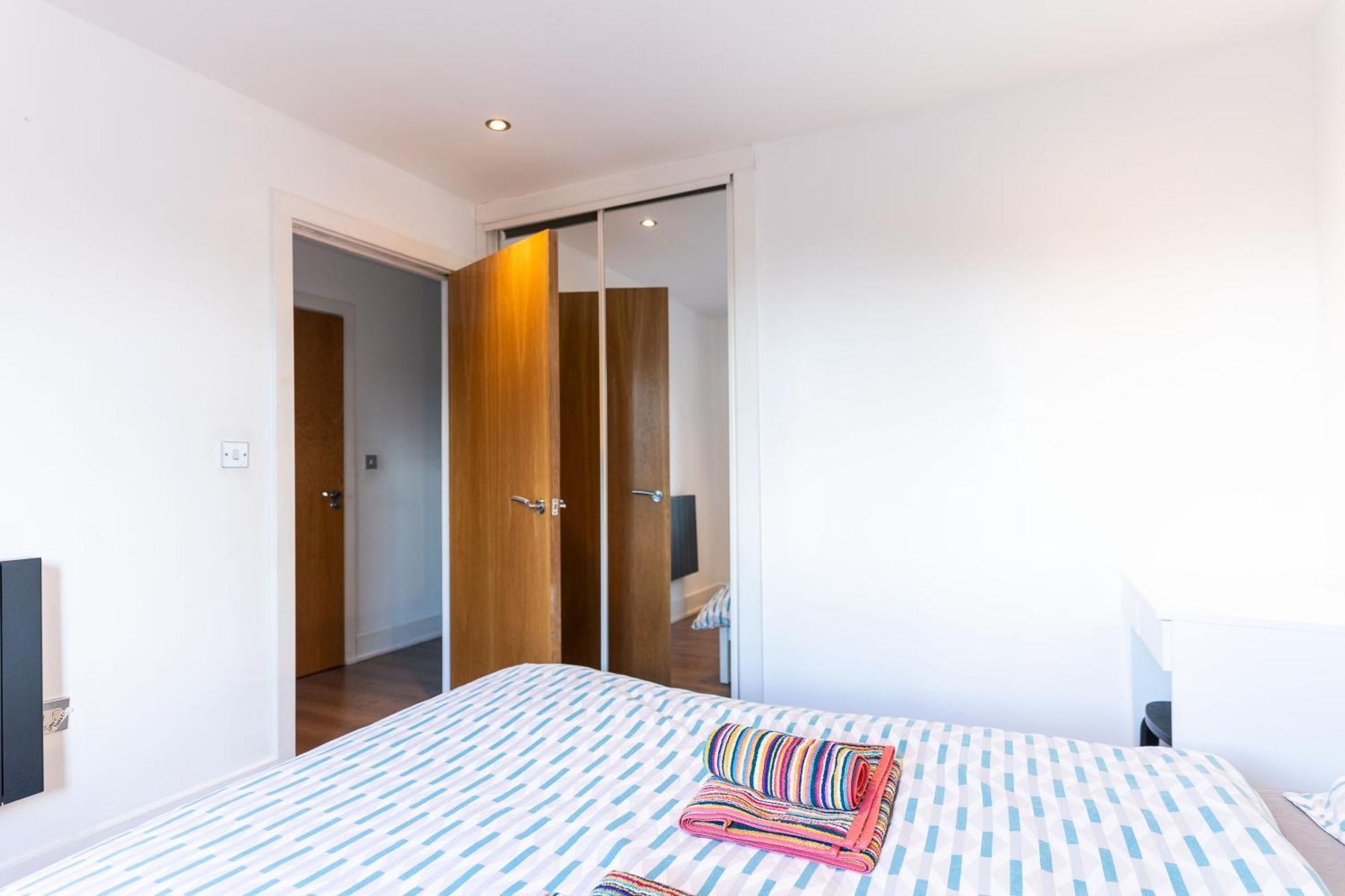 Bright With Balcony Apartment *