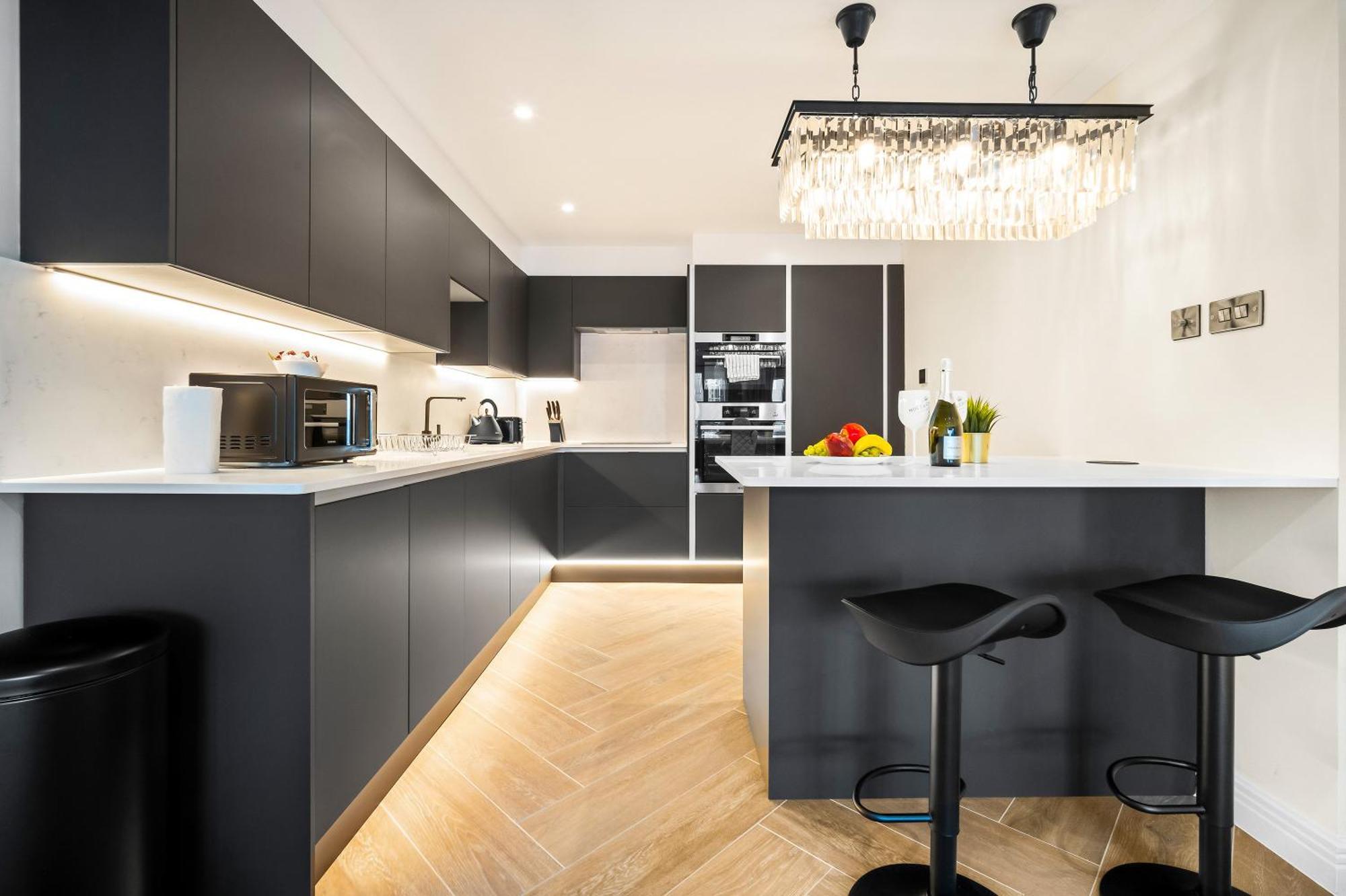 Luxury 3 Bedroom Penthouse - City Centre - Terrace - Hot Tub - Gym - 21mb Apartment Birmingham