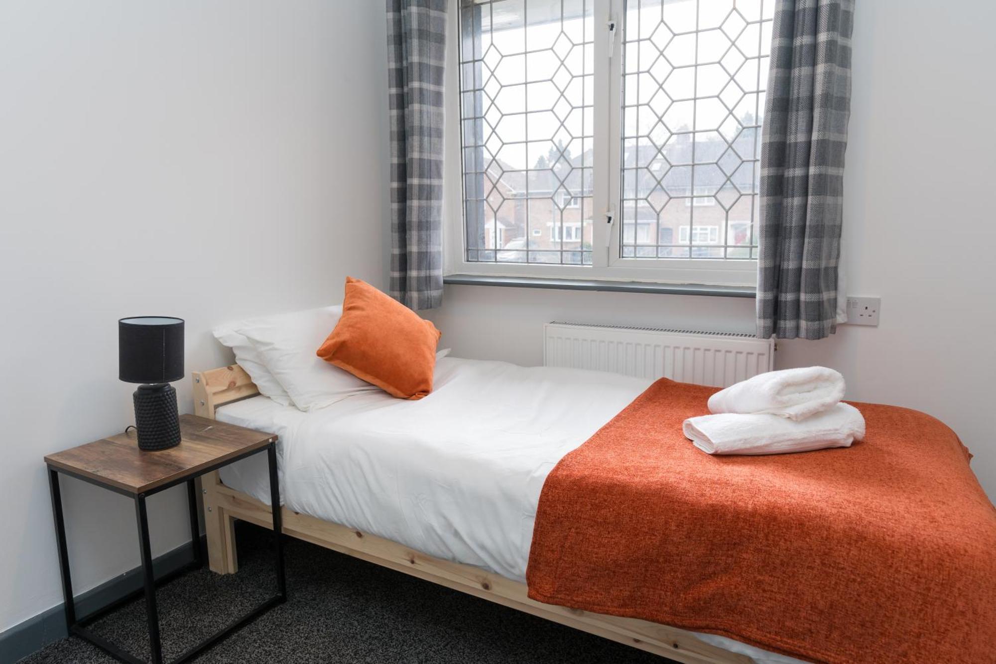 Spacious, Contractors, Long Term Discounts Holiday home