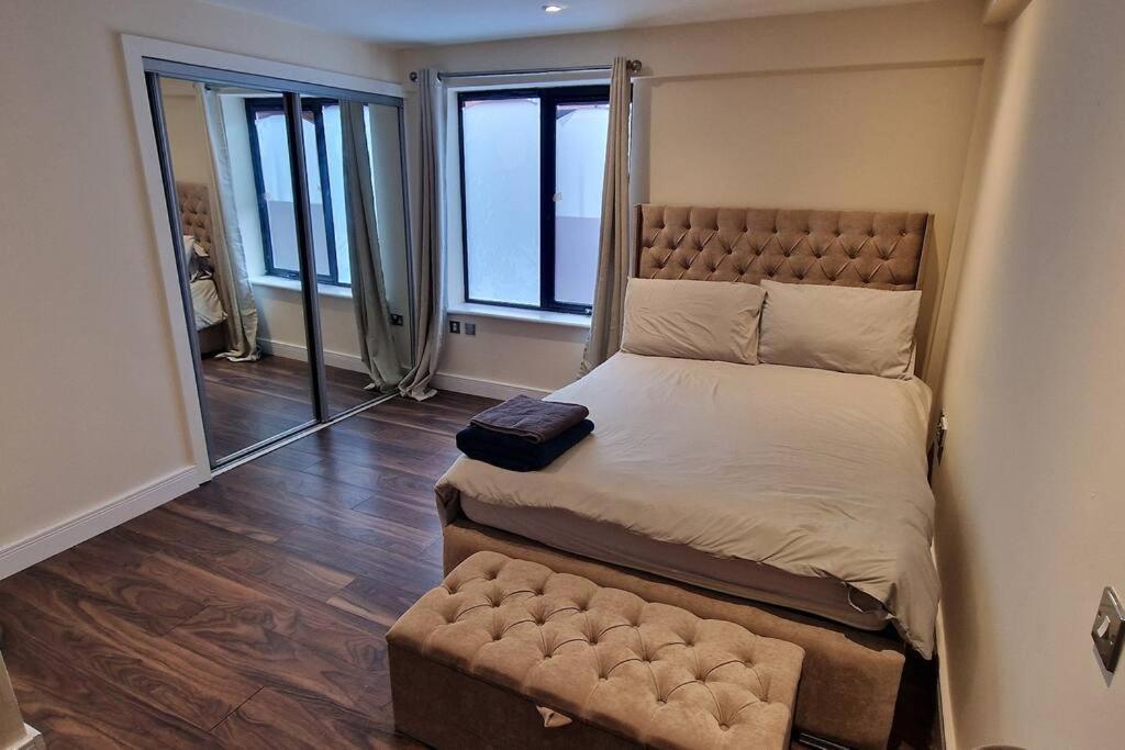 Two Bedroom Flat B1 Apartment *