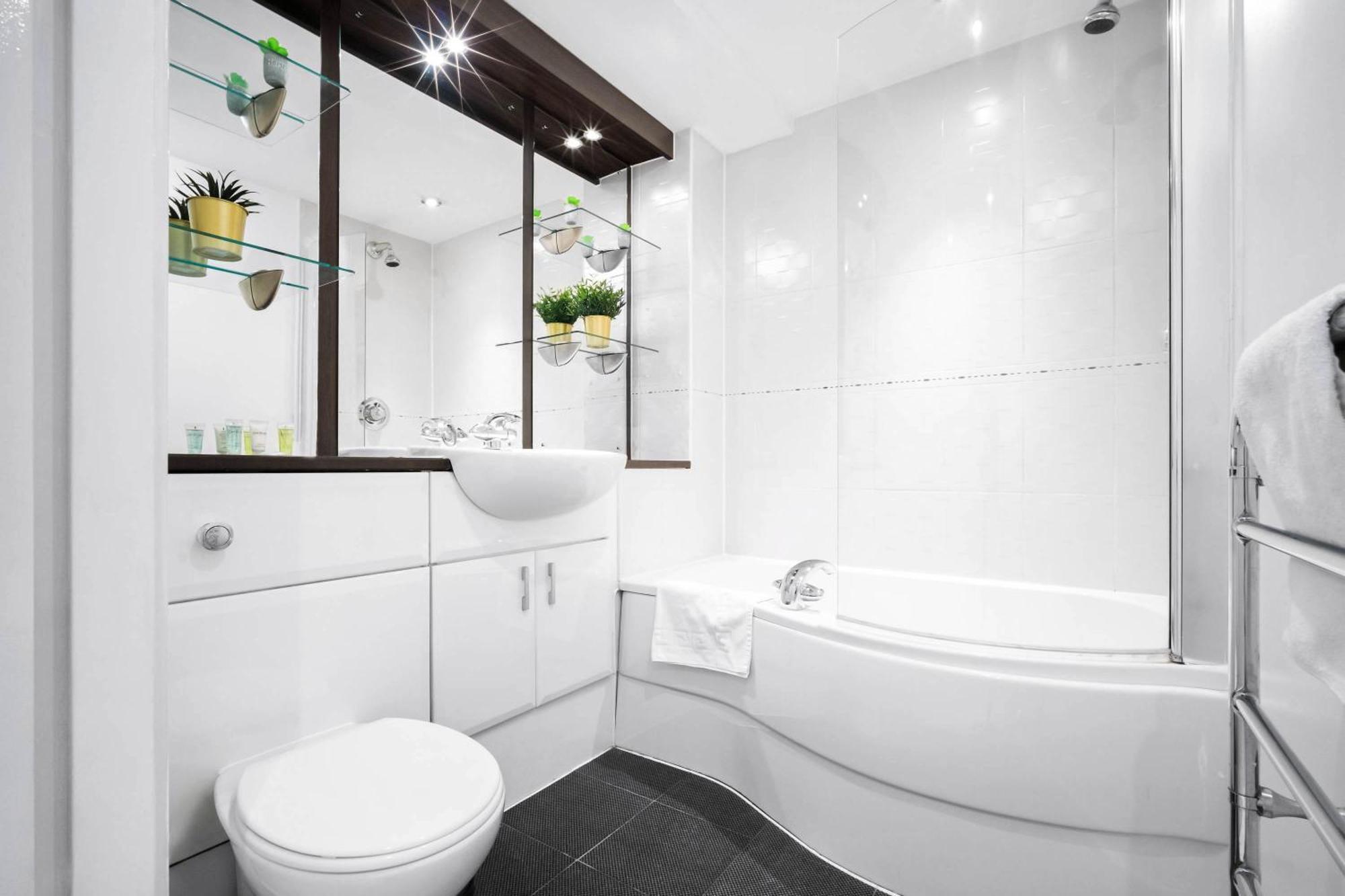 Duplex Penthouse - Centre - Secure Parking - Terrace - Rated - 1401m Apartment *
