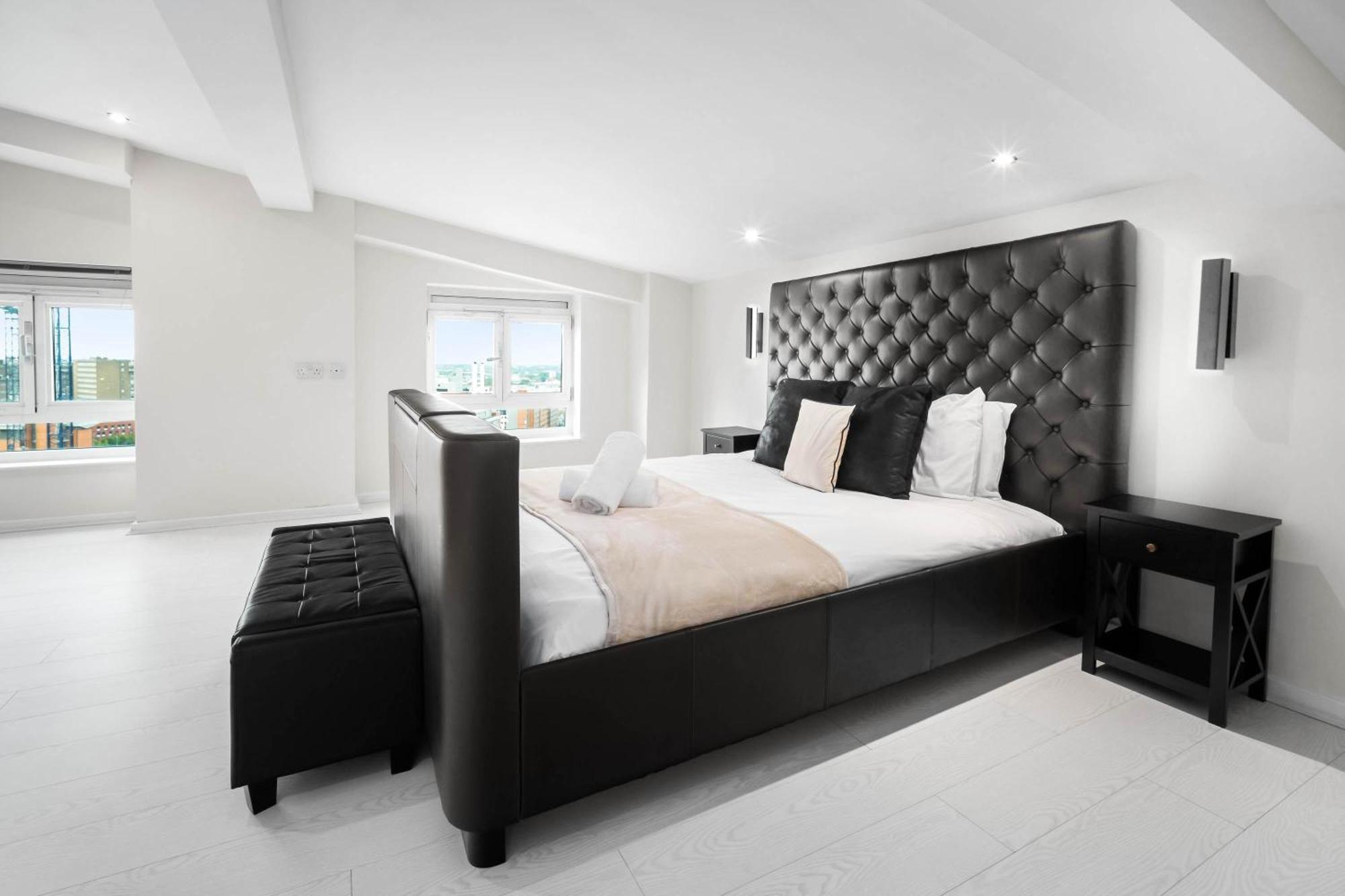Duplex Penthouse - Centre - Secure Parking - Terrace - Rated - 1401m Apartment