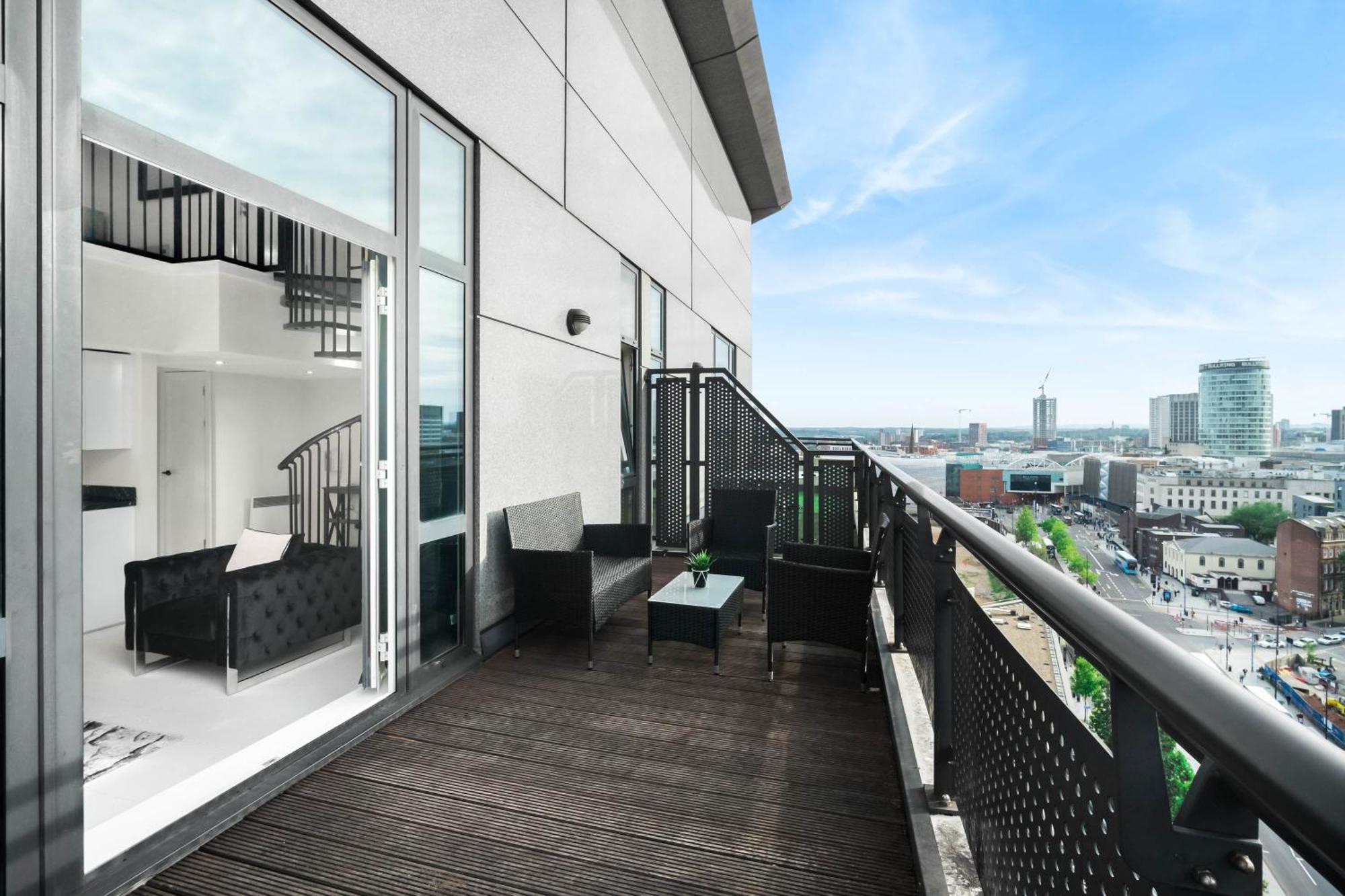 Duplex Penthouse - Centre - Secure Parking - Terrace - Rated - 1401m Apartment *