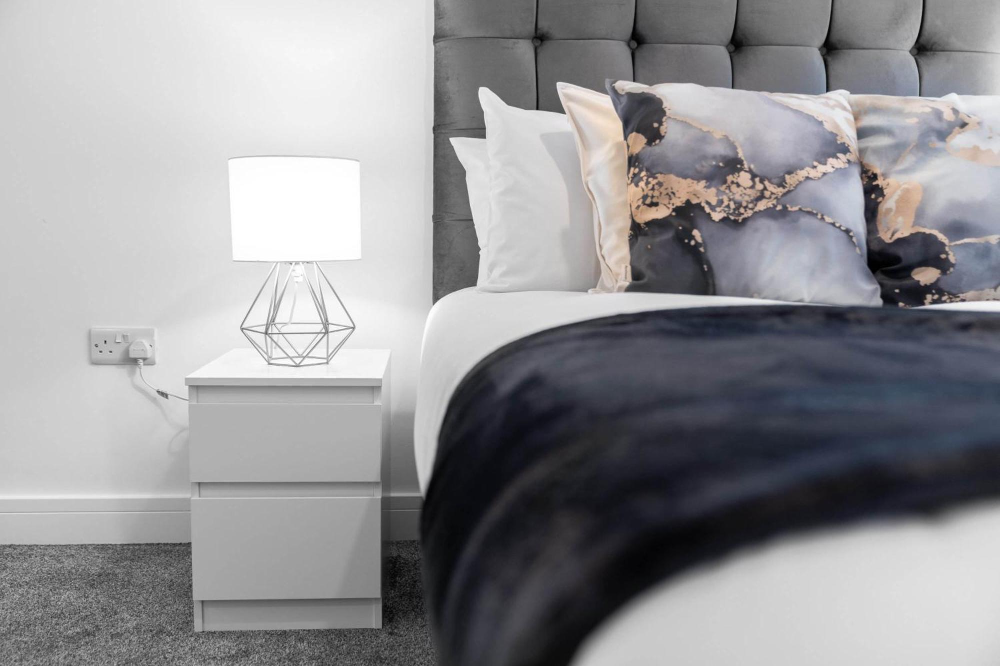 Luxury 2 Bedroom - Parking & Balcony - Underfloor Heating - 6mc
