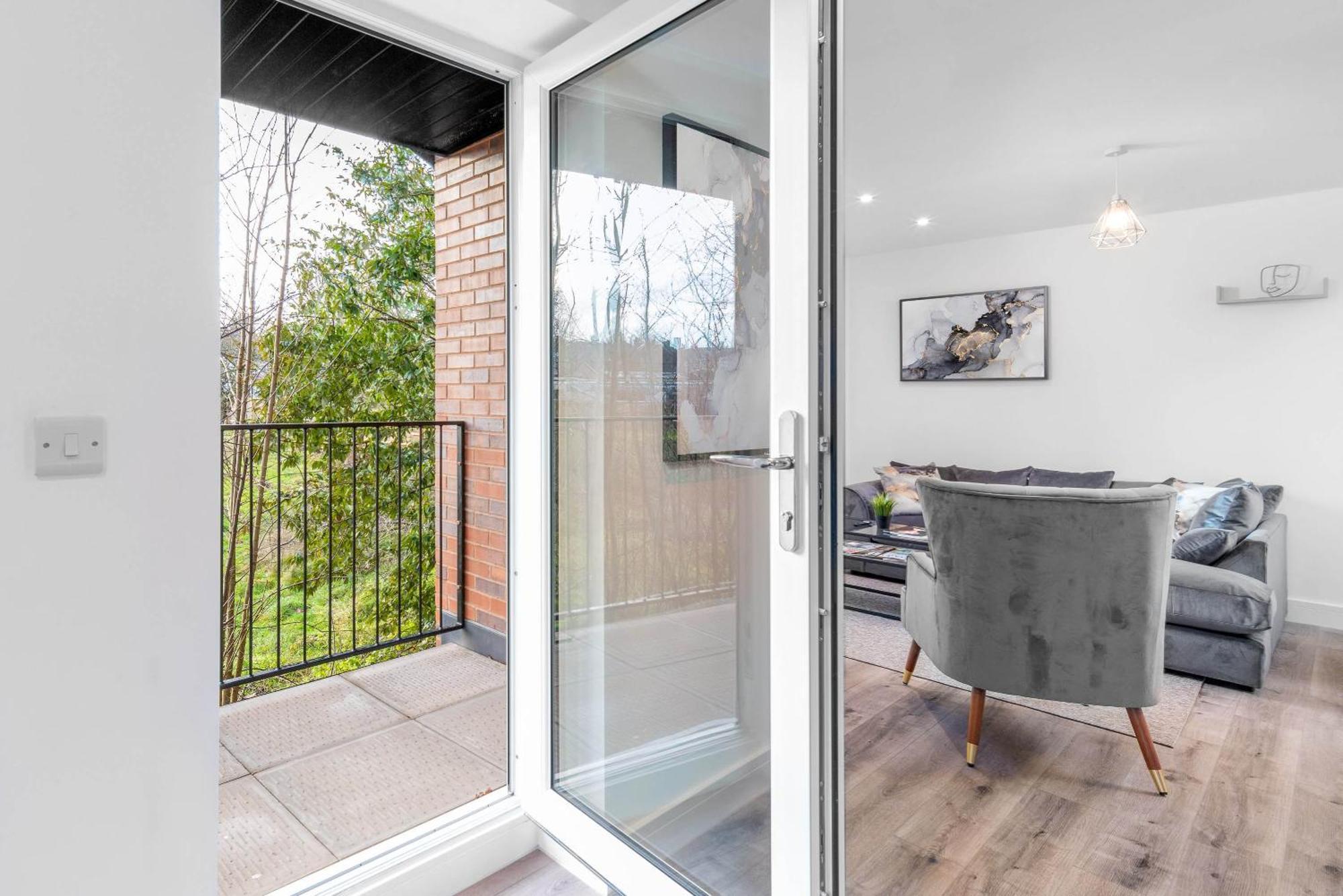 Apartment Luxury 2 Bedroom - Parking & Balcony - Underfloor Heating - 6mc