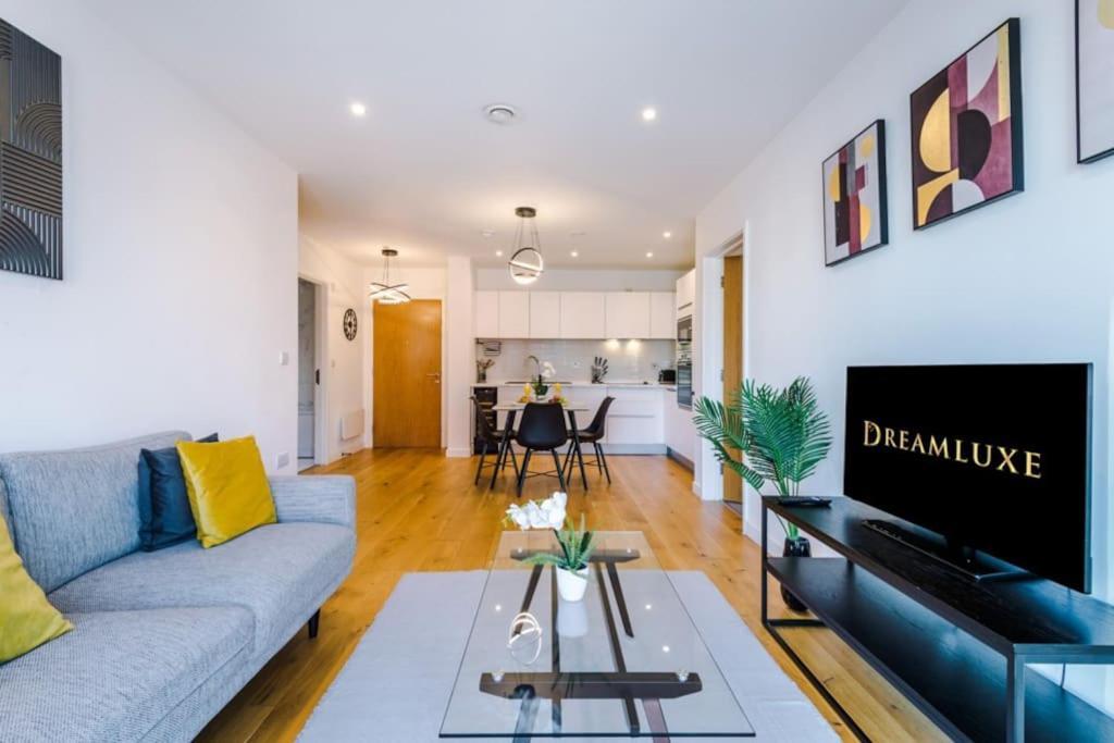 Apartment Windmill Suite- Modern 2 Bed 2 Bath With Concierge Perfect For Leisure, Business And Contractor By Dreamluxe