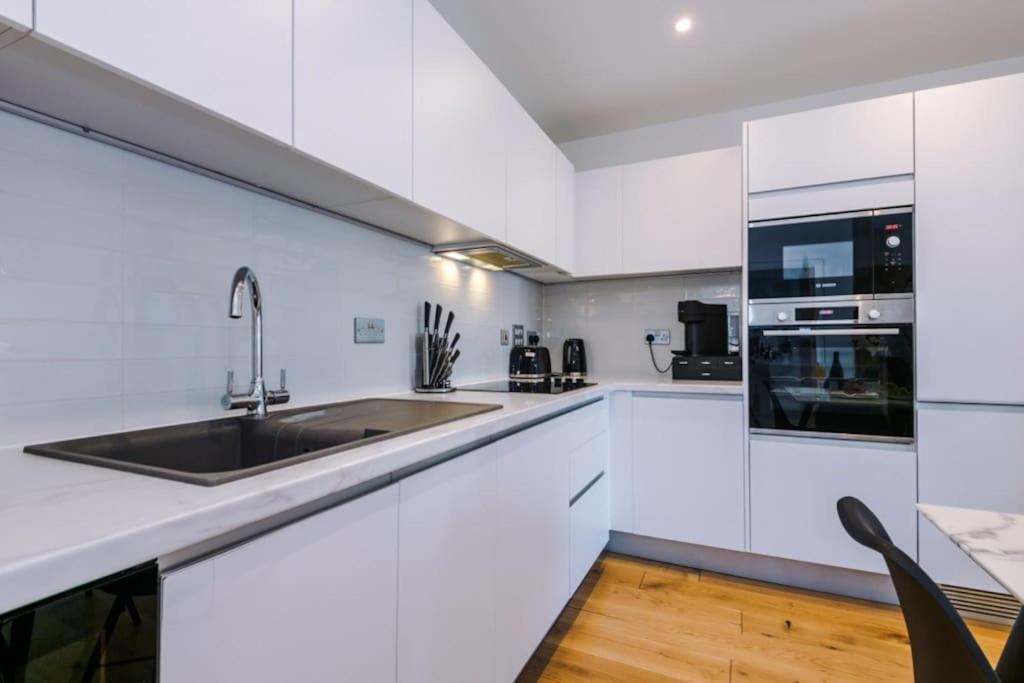 Apartment Windmill Suite- Modern 2 Bed 2 Bath With Concierge Perfect For Leisure, Business And Contractor By Dreamluxe *