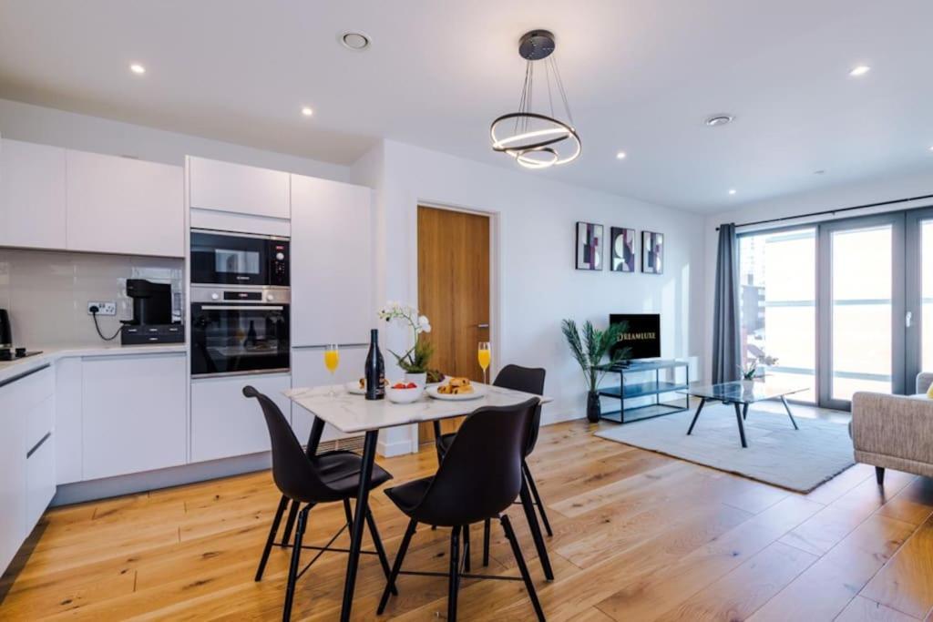 Windmill Suite- Modern 2 Bed 2 Bath With Concierge Perfect For Leisure, Business And Contractor By Dreamluxe