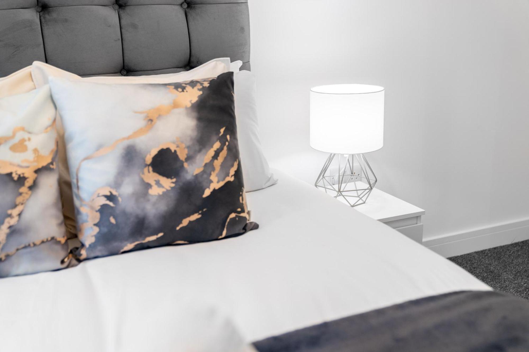 Apartment Luxury 2 Bedroom - Parking & Balcony - Underfloor Heating - 6mc Birmingham