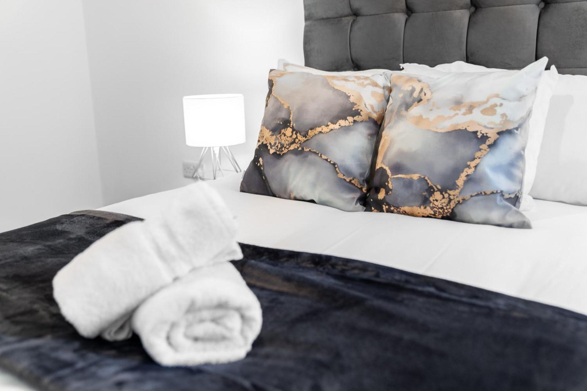 Luxury 2 Bedroom - Parking & Balcony - Underfloor Heating - 6mc *