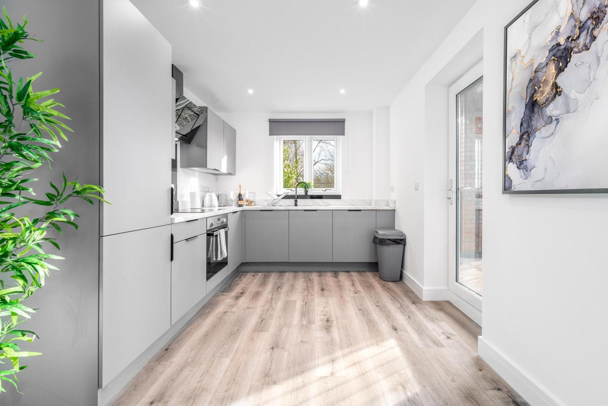Luxury 2 Bedroom - Parking & Balcony - Underfloor Heating - 6mc *