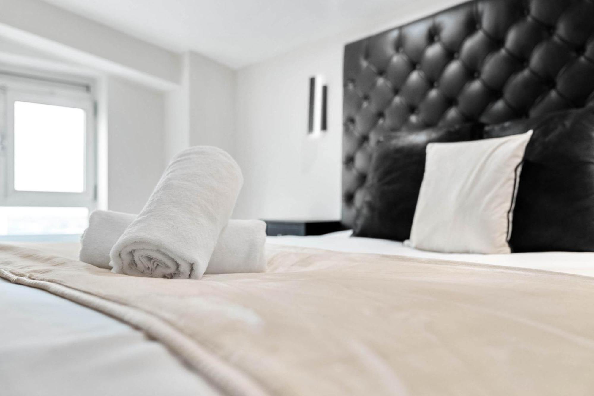 Duplex Penthouse - Centre - Secure Parking - Terrace - Rated - 1401m Apartment *