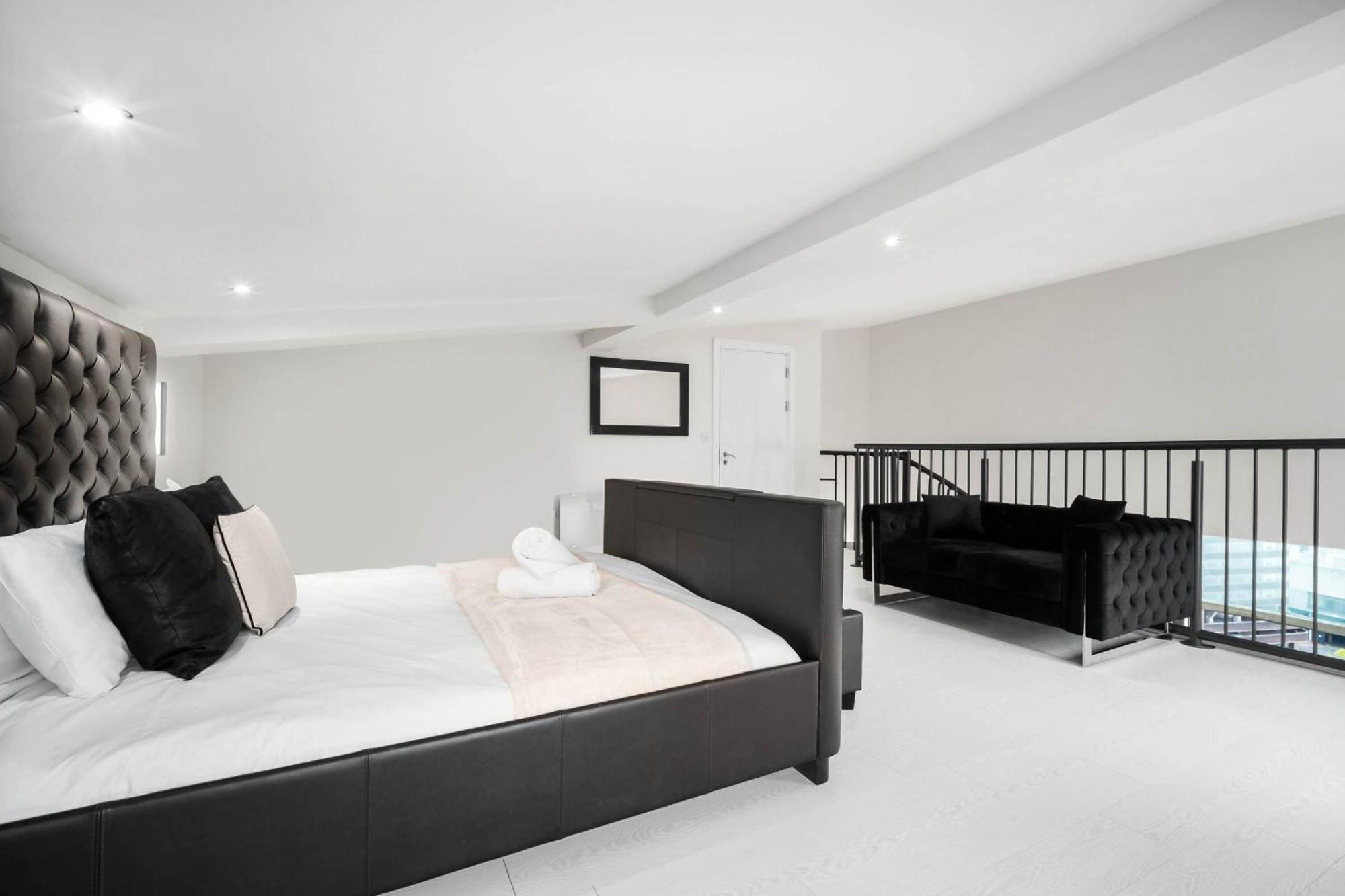 Duplex Penthouse - Centre - Secure Parking - Terrace - Rated - 1401m