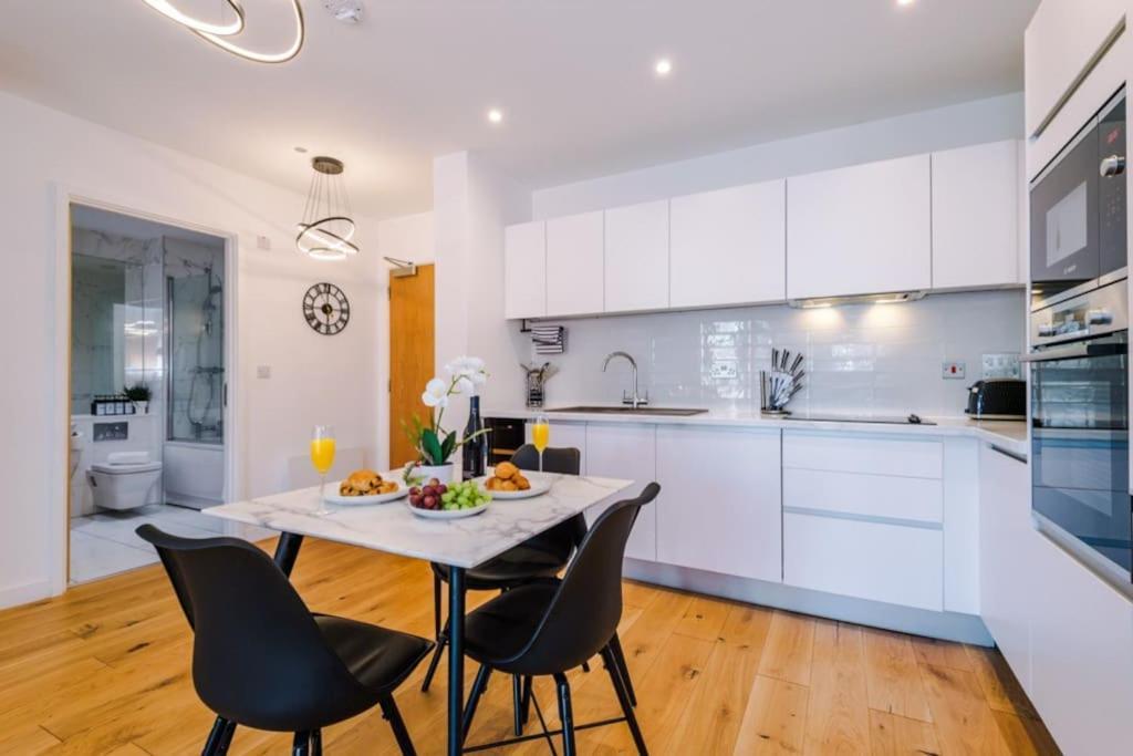 Apartment Windmill Suite- Modern 2 Bed 2 Bath With Concierge Perfect For Leisure, Business And Contractor By Dreamluxe *