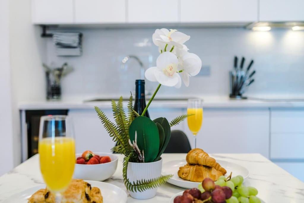 Windmill Suite- Modern 2 Bed 2 Bath With Concierge Perfect For Leisure, Business And Contractor By Dreamluxe
